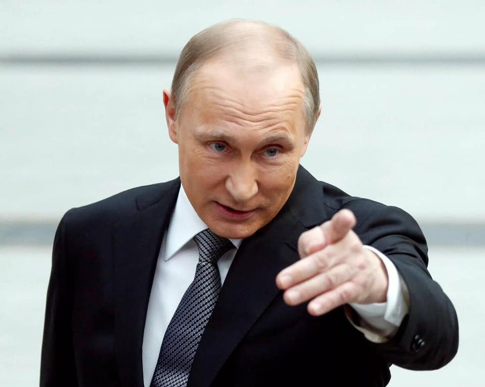 Ordin de la Putin: Militarii nu au voie cu smartphone, spionii veghează