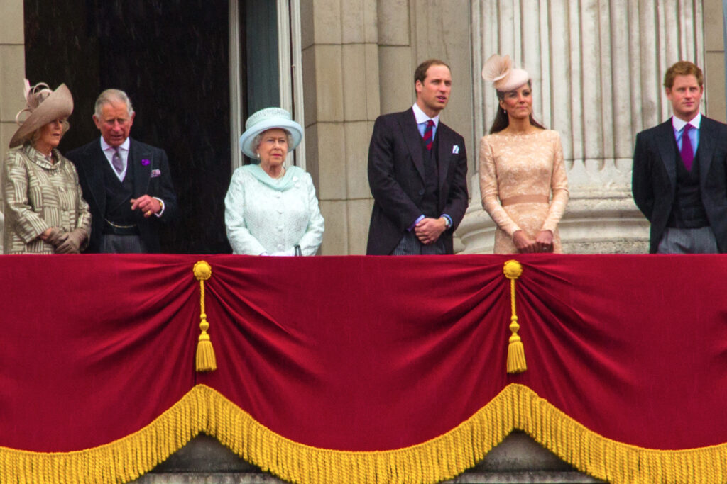 Şoc pentru Regină! Mai întâi Harry, acum asta… Ce se întâmplă în Familia Regală?