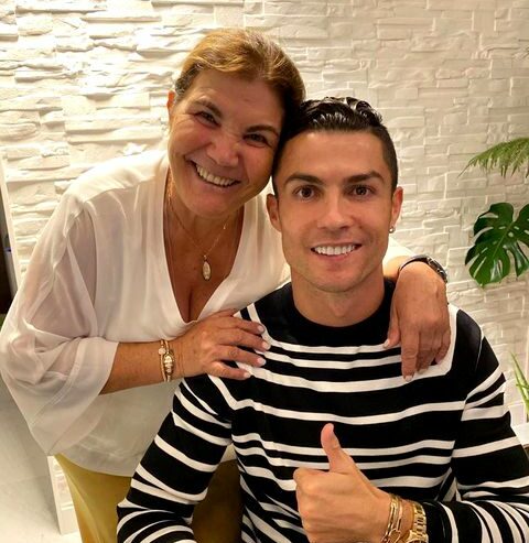 Cristiano Ronaldo i-a oferit mamei sale un cadou de 100.000 de euro, cu ocazia Zilei Mamei | FOTO