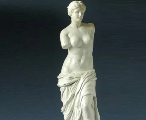 Povestea elegantei Venus din Milo. Femeia întrecută în frumusețe doar de Mona Lisa