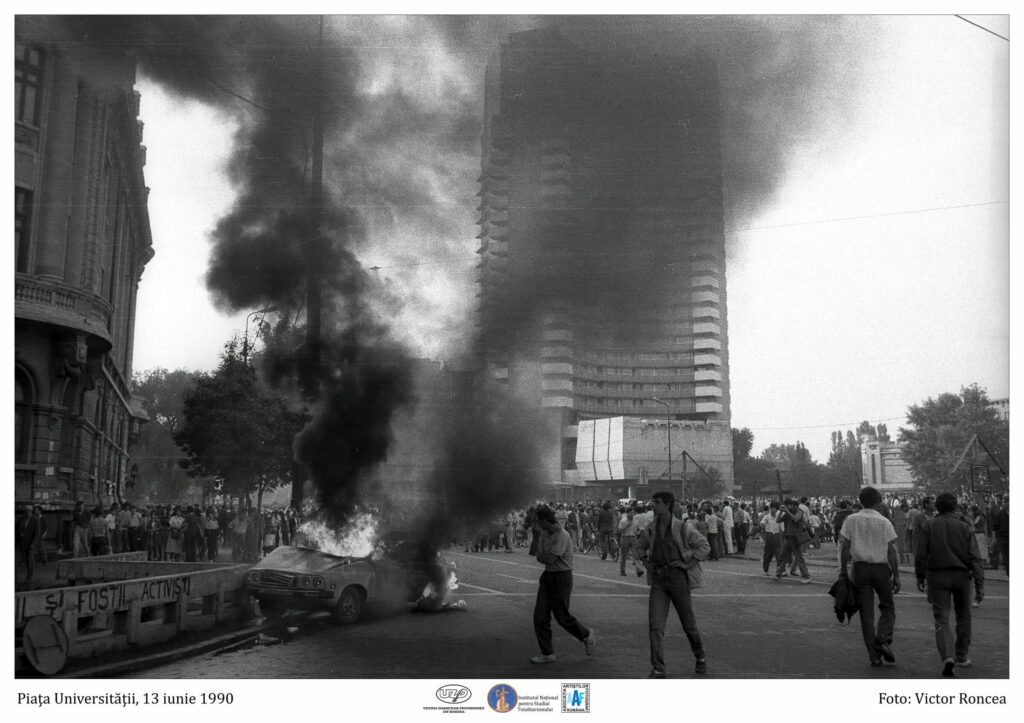 13 iunie 1990, ziua când Poliția și Armata au dat foc Capitalei. Imagini exclusive.