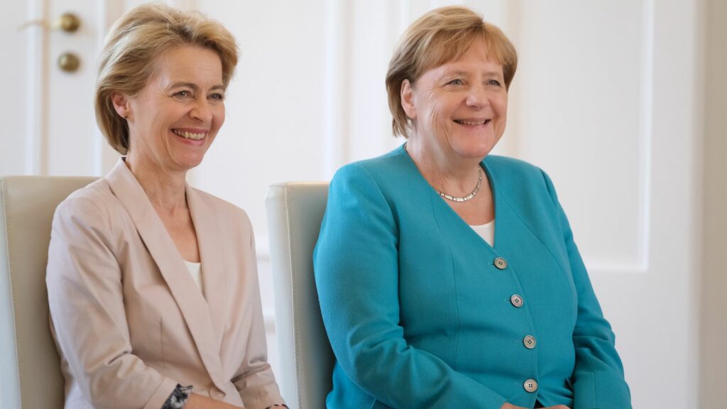 Șefa Comisiei Europene a scăpat de scandalul contractelor dubioase. Aliații lui Merkel au albit-o!