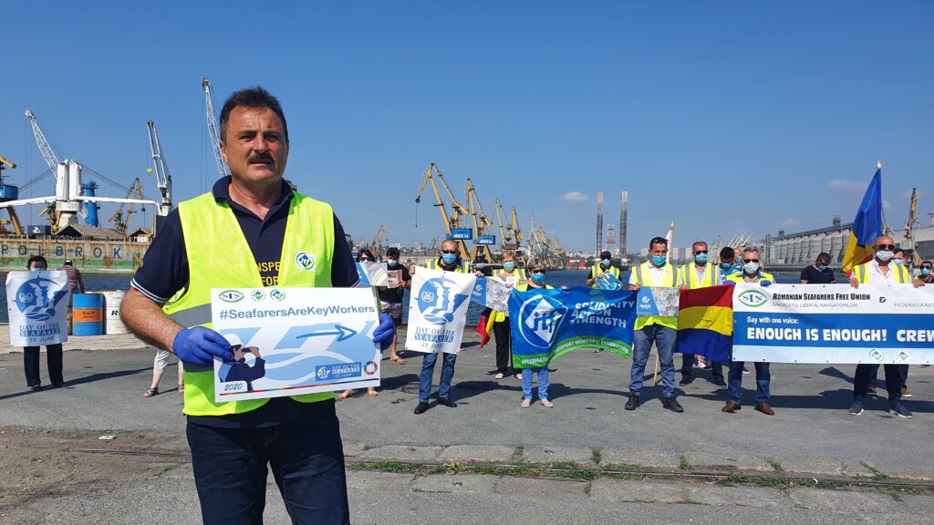 Mii de marinari români, blocați pe mări și oceane. Pandemia paralizează transporturile navale