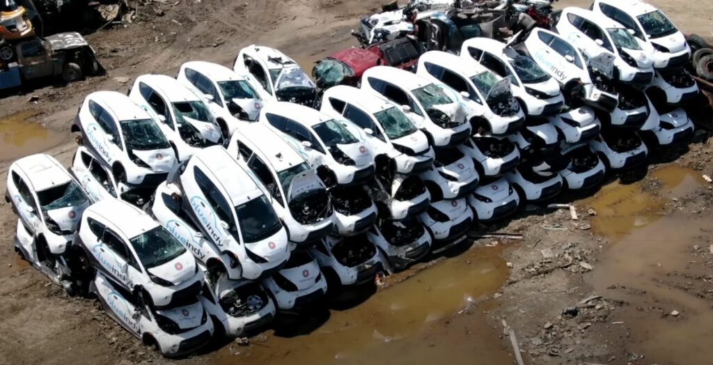 O companie de car-sharing și-a aruncat la gunoi mașinile electrice. Care a fost cauza