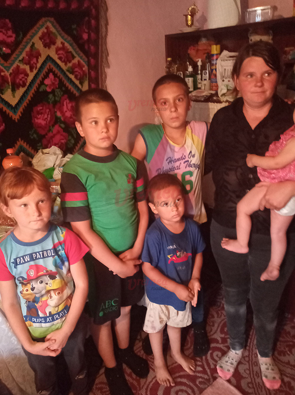 Cinci copilași din Vaslui, rămași fără tată după ce i-au cerut de mâncare. Tragicul gest făcut de părintele micuților