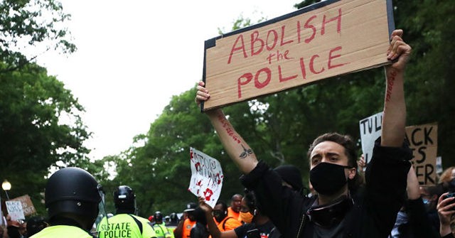 „Aboliți Poliția” – America începe să semene cu Irak, Somalia sau Libia