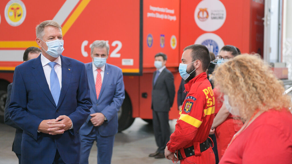 Iohannis în vizită la unitățile mobile ATI de la Romexpo. Scurt, eficient, nemțește
