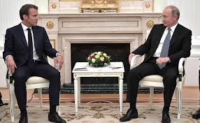 Putin și Macron se dau pe chat