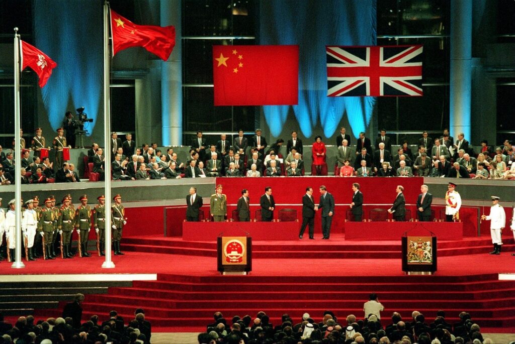 Britanicii au atacat China ca să poată vinde opiu dar, în treacăt, au luat Hong Kong-ul!