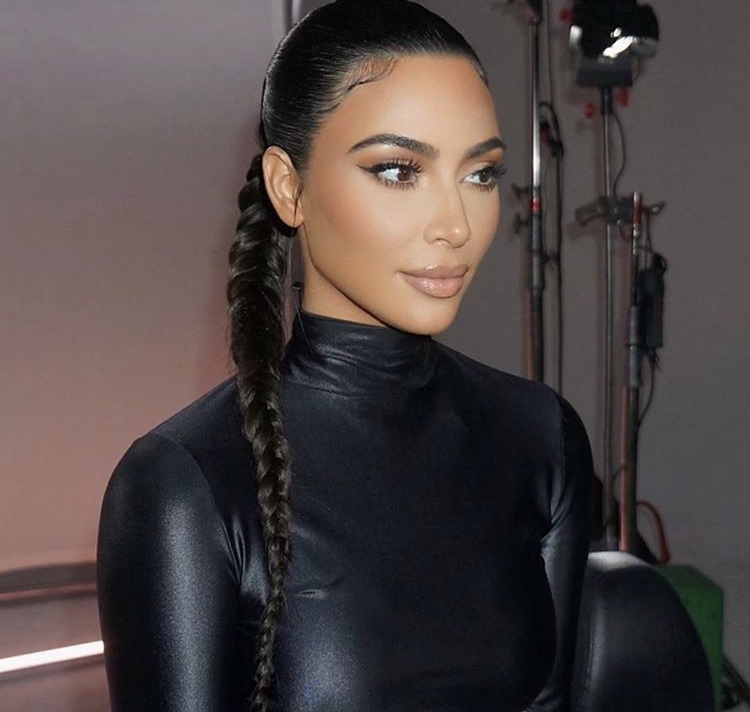 Kim Kardashian dezvăluie cum a fost tâlhărită și terorizată într-un hotel