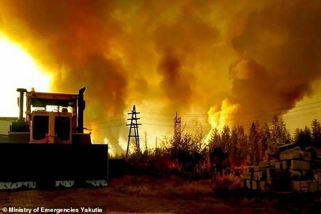 Rusia „plantează nori de ploaie” pentru a stinge incendiile devastatoare din Siberia