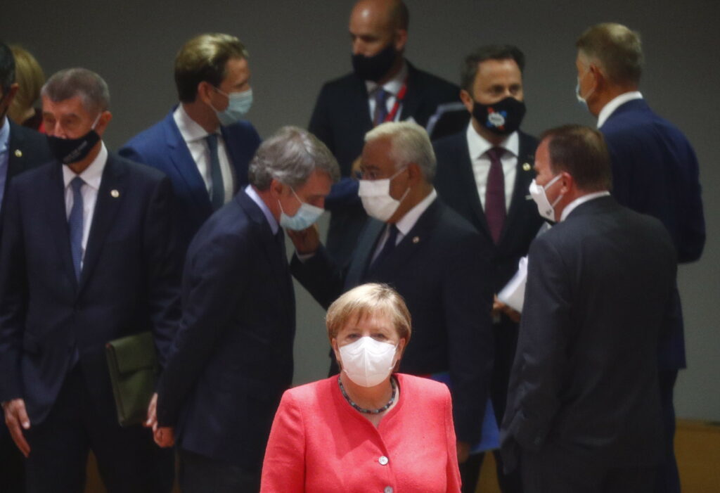 Angela Merkel vrea să pună capăt haosului COVID la frontierele UE