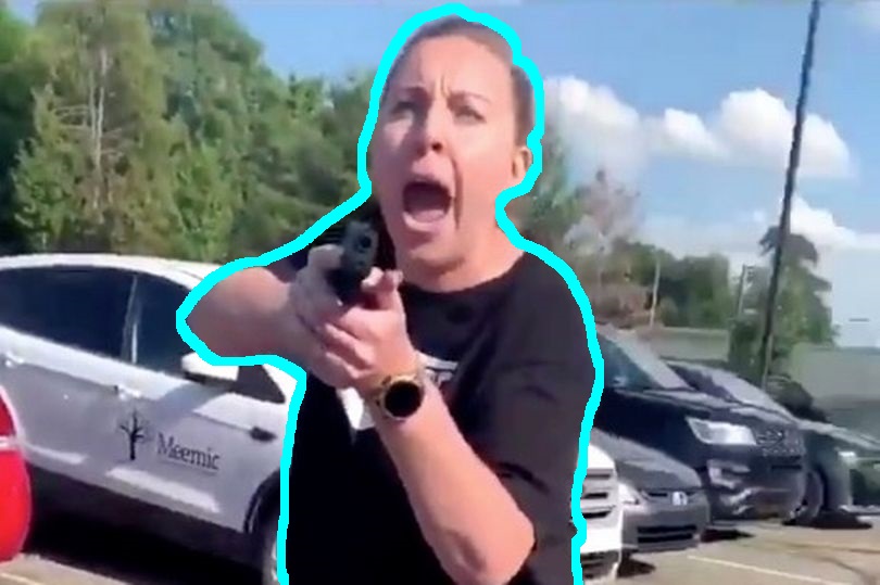 Alertă în SUA! O femeie albă a scos pistolul în faţa unei afro-americane. Scene şocante