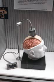 Implantul pe creier ne va permite să ascultăm muzică fără căști! Ce preț avem de plătit?