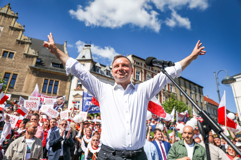 Alegeri prezidențiale în Polonia: Andrzej Duda conduce cu o diferență minimă
