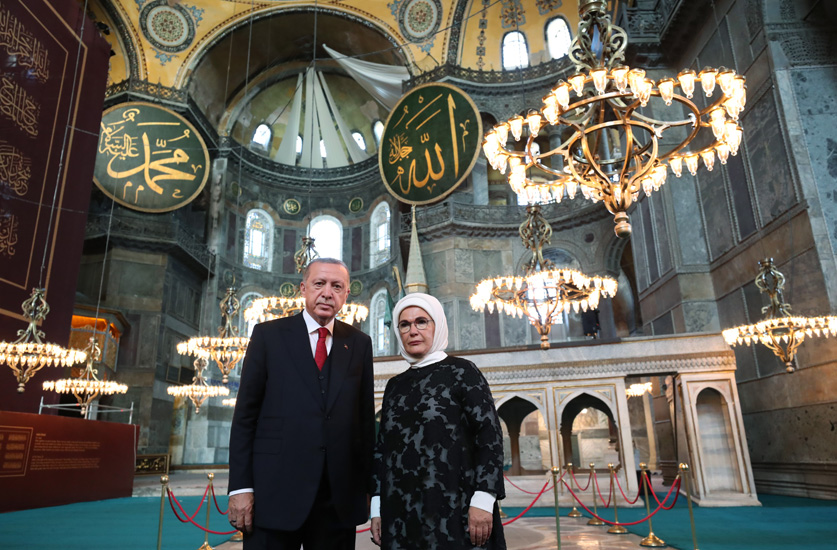 Erdogan descalecă în Sfânta Sofia. Prima rugăciune musulmană în fosta bazilică