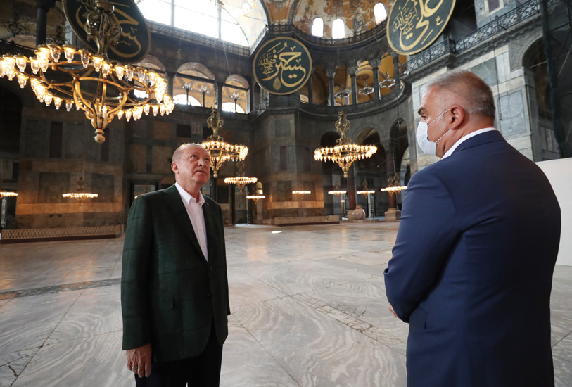 Sultanul Erdogan pune piciorul în Sfânta Sofia