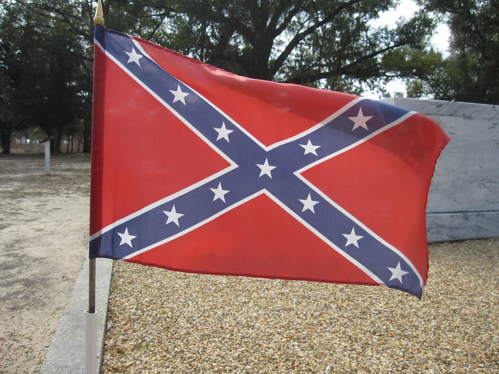 Rescrierea istoriei. Pentagonul interzice drapelul confederat în toate bazele militare