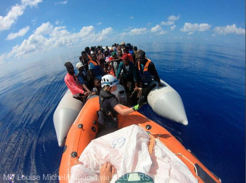 Insulele Canare, odată un paradis turistic, se scufundă de imigranți
