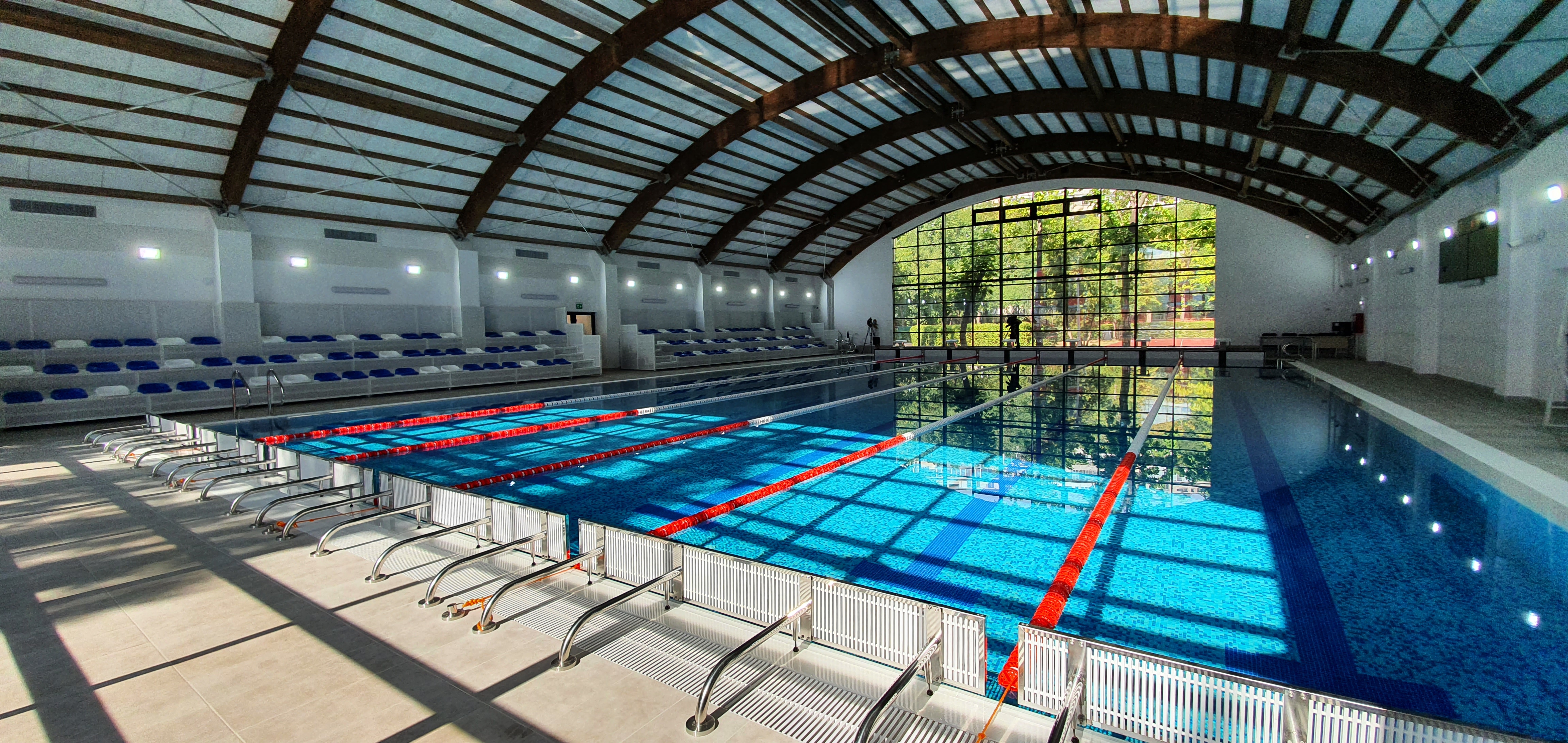Premieră în sectorul 4: A fost inaugurat cel mai modern bazin de înot semiolimpic din România