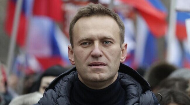 Ajunge până acolo mâna lui Putin? Navalnîi, păzit de poliție la spitalul din Germania!