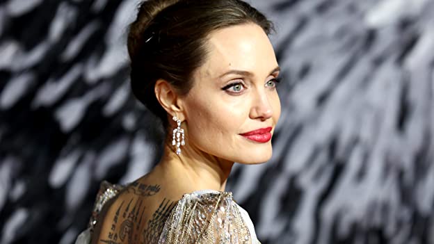 Angelina Jolie, Salma Hayek și fotbalistul Mbappé sunt solidari cu victimele din Beirut