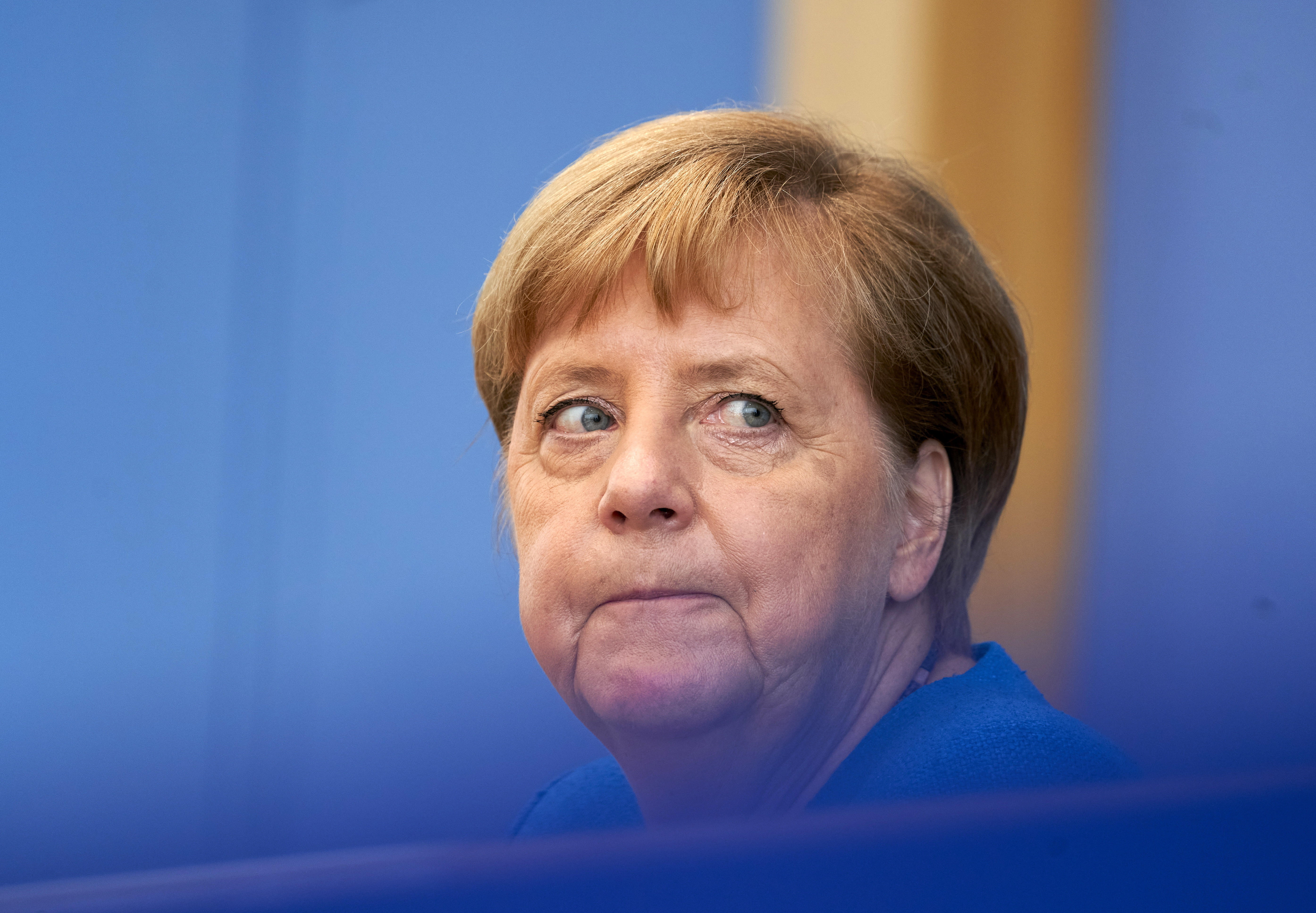 Angela Merkel a rămas fără portofel în timp ce se afla la cumpărături. Hoțul nu a fost prins