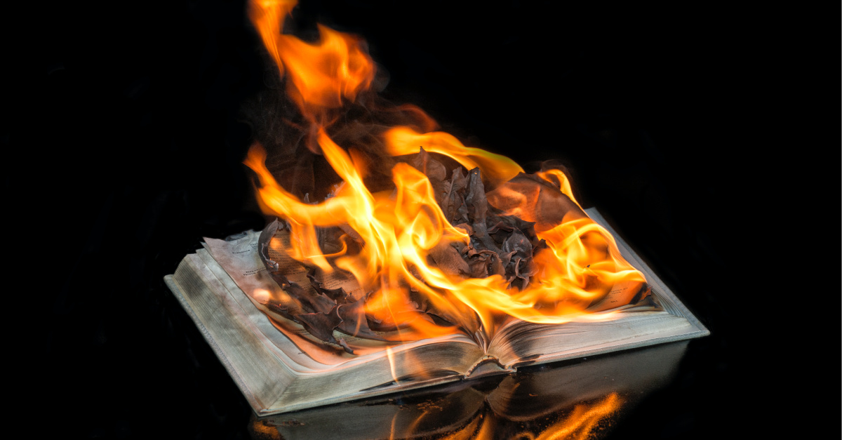 Ajunge! Ultima carte pe care ai vrea să o arzi  în numele Black Lives Matter este Biblia