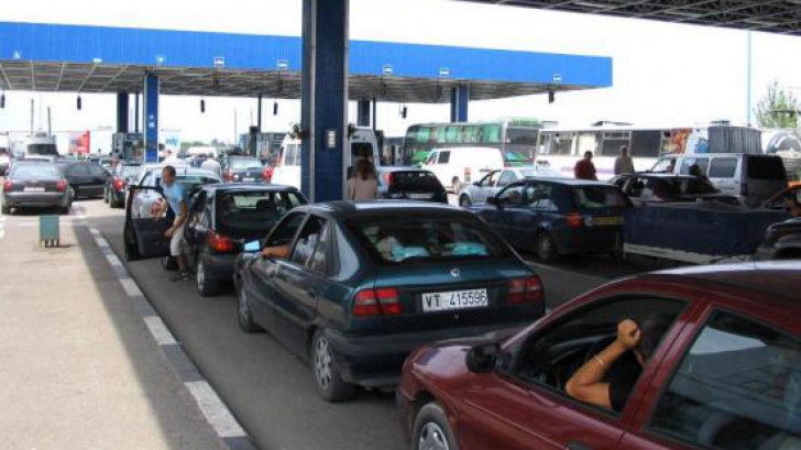 Granițele României „asaltate” de balcanici. Cozile kilometrice pun la grea încercare răbdarea șoferilor