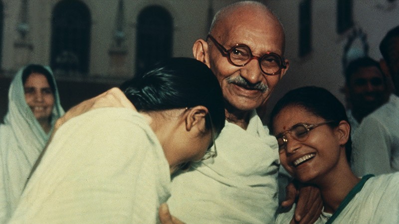 Ochelarii stil John Lennon ai lui Gandhi, vânduți pentru o sumă-record