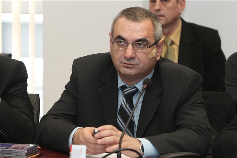 Directorul DRDP Cluj își trimitea angajații după zer la porci! „Mă duc în p… să mă umplu de zăr„ (6)