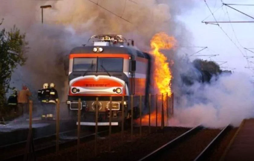 Trenul București-Târgu Mureș a luat foc în mers. Călătorii au tras spaima vieții lor!