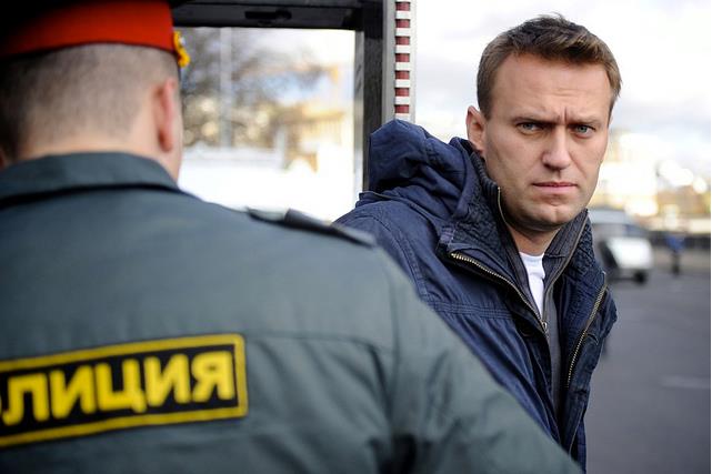 Soția lui Navalnîi se roagă de dușmanul acestuia, Vladimir Putin