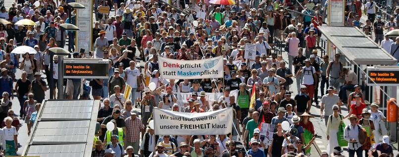 Demonstrație uriașă la Berlin contra restricțiilor. Poliția i-a dispersat pe manifestanți!