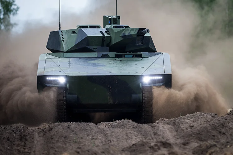 Ungaria cumpără 218 vehicule blindate Lynx din Germania. Noi mai așteptăm…