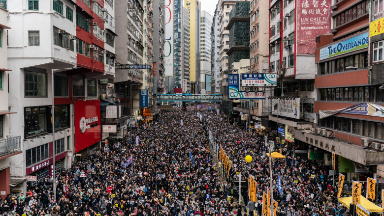 Hong Kong-ul, divizat de arestarea violentă a unei fete de 12 ani, pe fondul accelerării protestelor interne