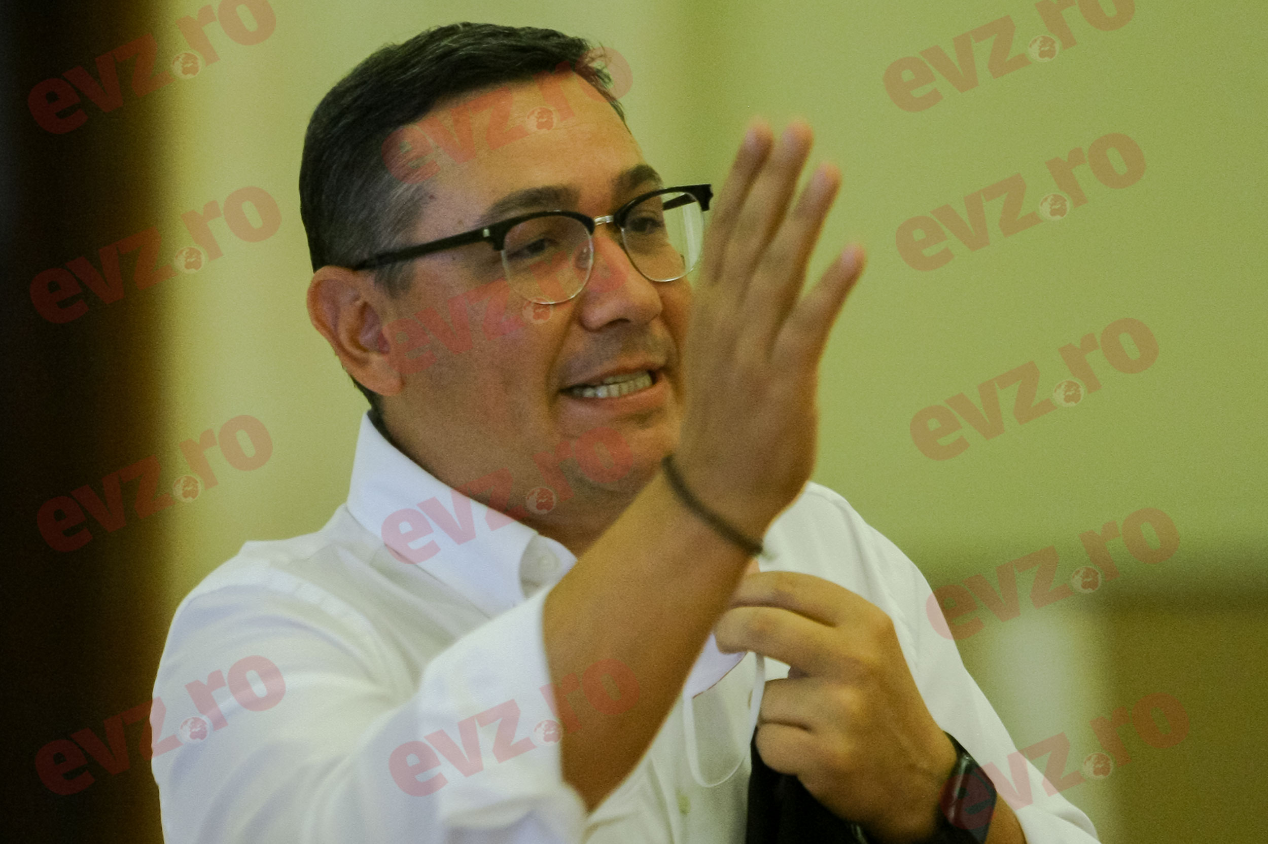 Demisie-bombă! Victor Ponta, părăsit de un om cheie: „să refuze duplicitatea, trădarea şi târguielile de culise”