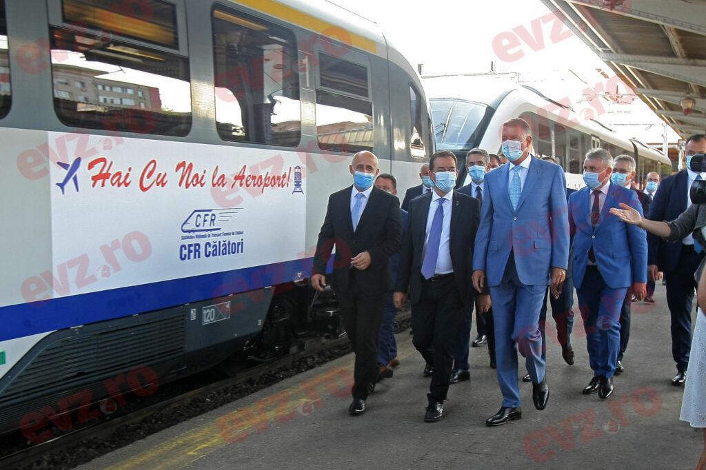 Întârziere. Orban și Iohannis au aflat ce însemnă călătoria cu trenul în România