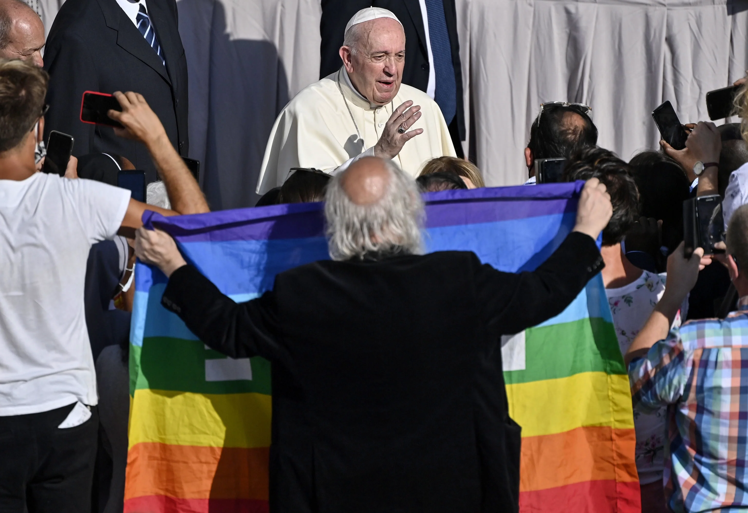 Ce urmărește Papa cu scandalul „uniunilor civile homosexuale”? - Să-l dărâme pe Trump!