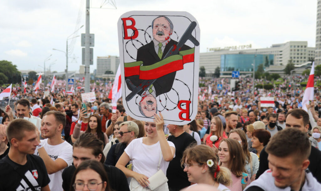 În încercarea de a-l da jos pe Lukașenko, opoziția din Belarus schimbă tactica