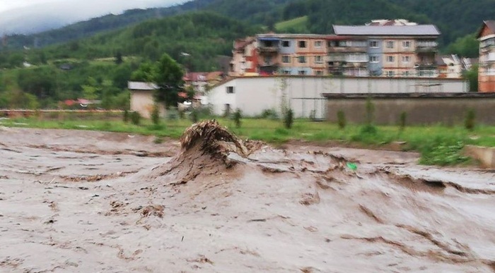 Inundațiile fac ravagii în toată țara! Sute de case afectate! E disperare!