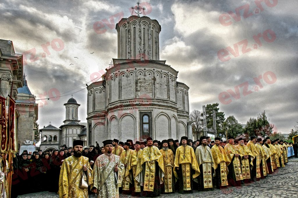 Partidele implică Biserica în lupta electorală. Reacția Patriarhiei Române