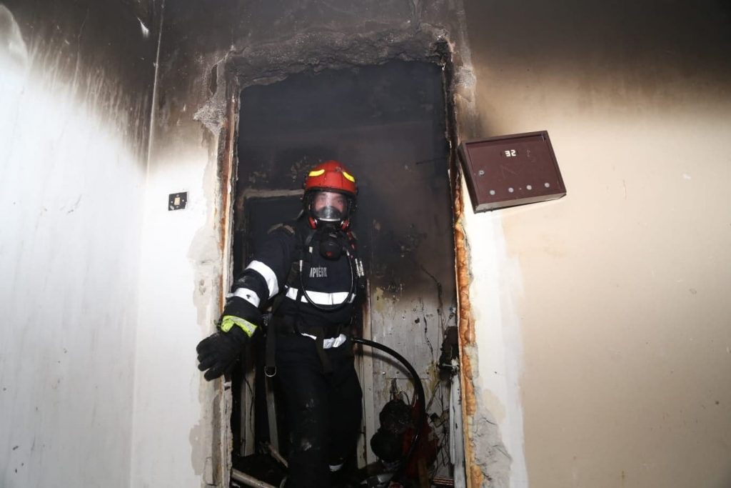 Explozie și incendiu devastator în București. Cel puțin o persoană a murit