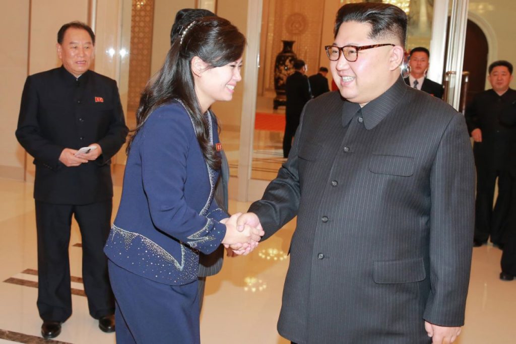 Kim și-a înlocuit la putere sora cu amanta. Nevasta stă pe tușă