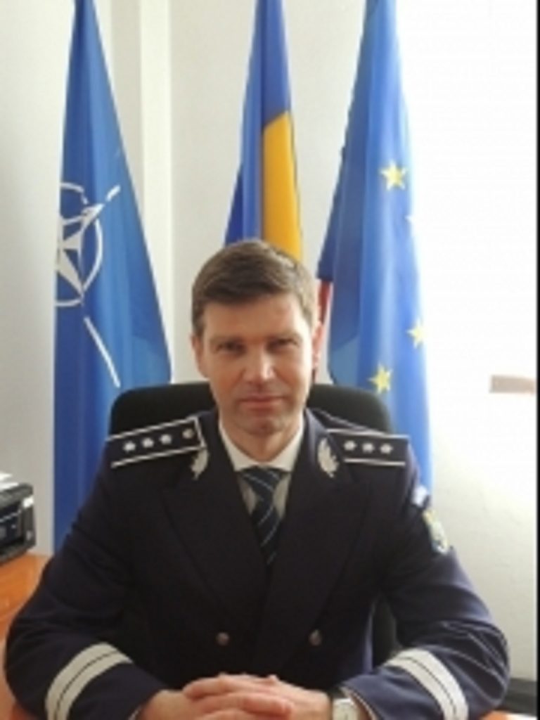 Șef din Poliția Română, în vacanță cu un inculpat. DNA a pus batista pe țambal | Documente