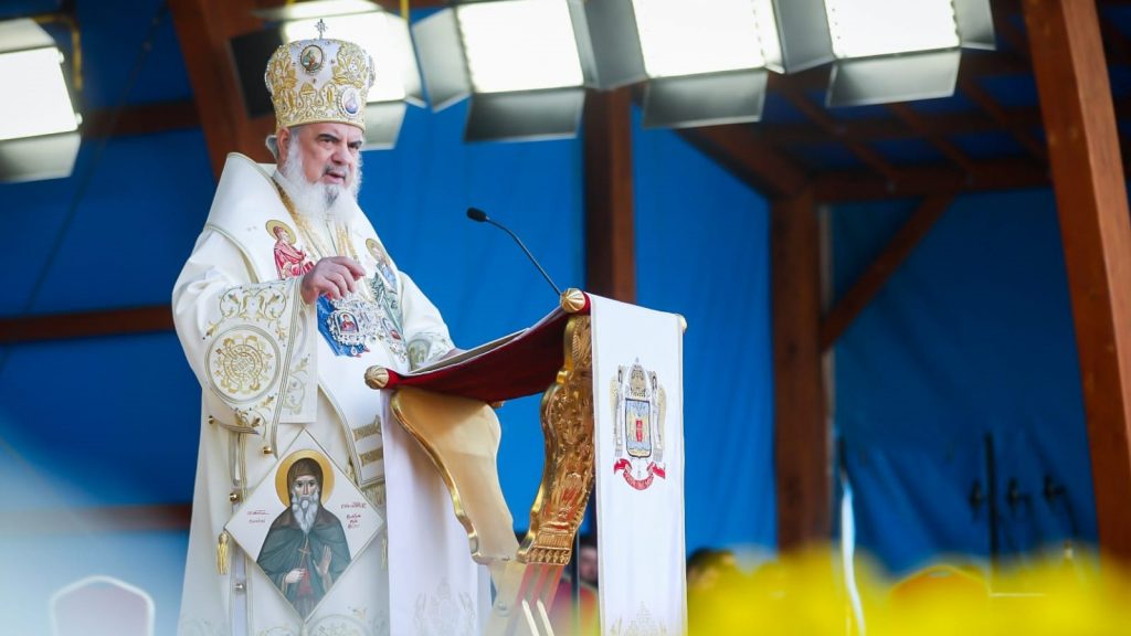 Patriarhul Daniel: „Fraților, Dumnezeu nu se lasă batjocorit”. Lecția primită de Ceaușescu
