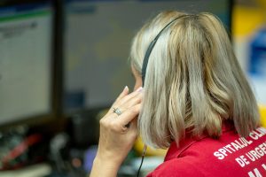O alertă falsă la 112 i-a adus unui tânăr o amendă de 2000 de lei