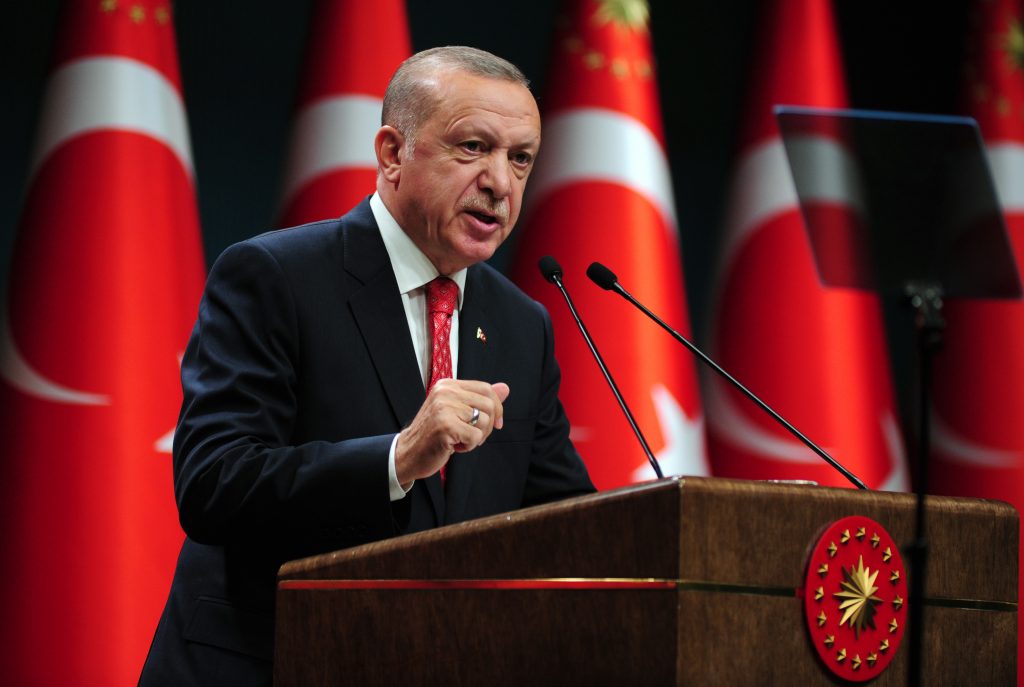 Cutremur în Turcia. Erdogan lovește dur în bancă. L-a suparat lira
