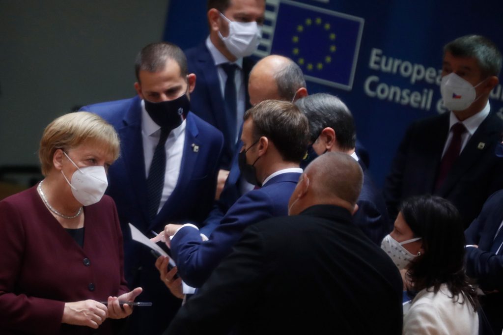 Covid-19. Merkel face presiuni pentru validarea vaccinului Pfizer-BioNTech în UE