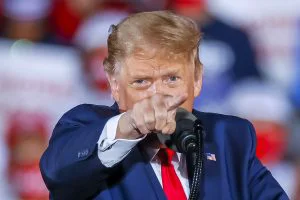 Zeci de albi din Africa de Sud s-au folosit de planul lui Trump pentru a ajunge în SUA